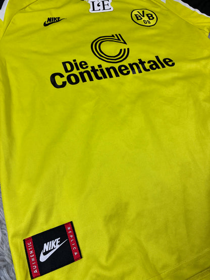 Nike Premier swoosh detail on BVB jersey