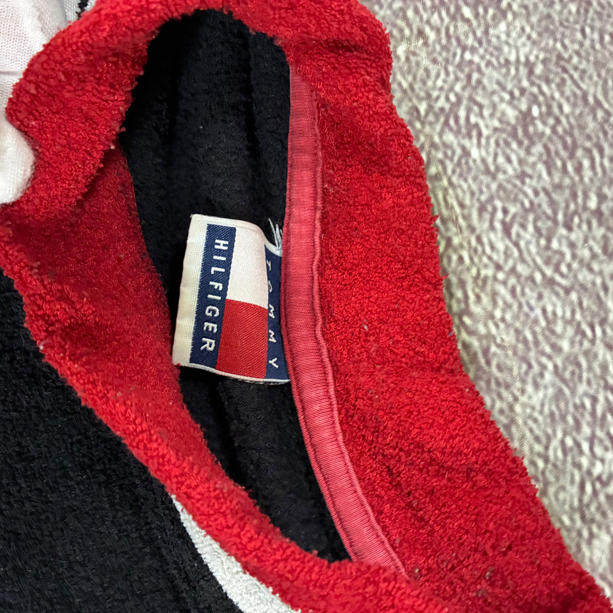 Vintage Tommy Hilfiger fleece sweatshirt flag logo detail