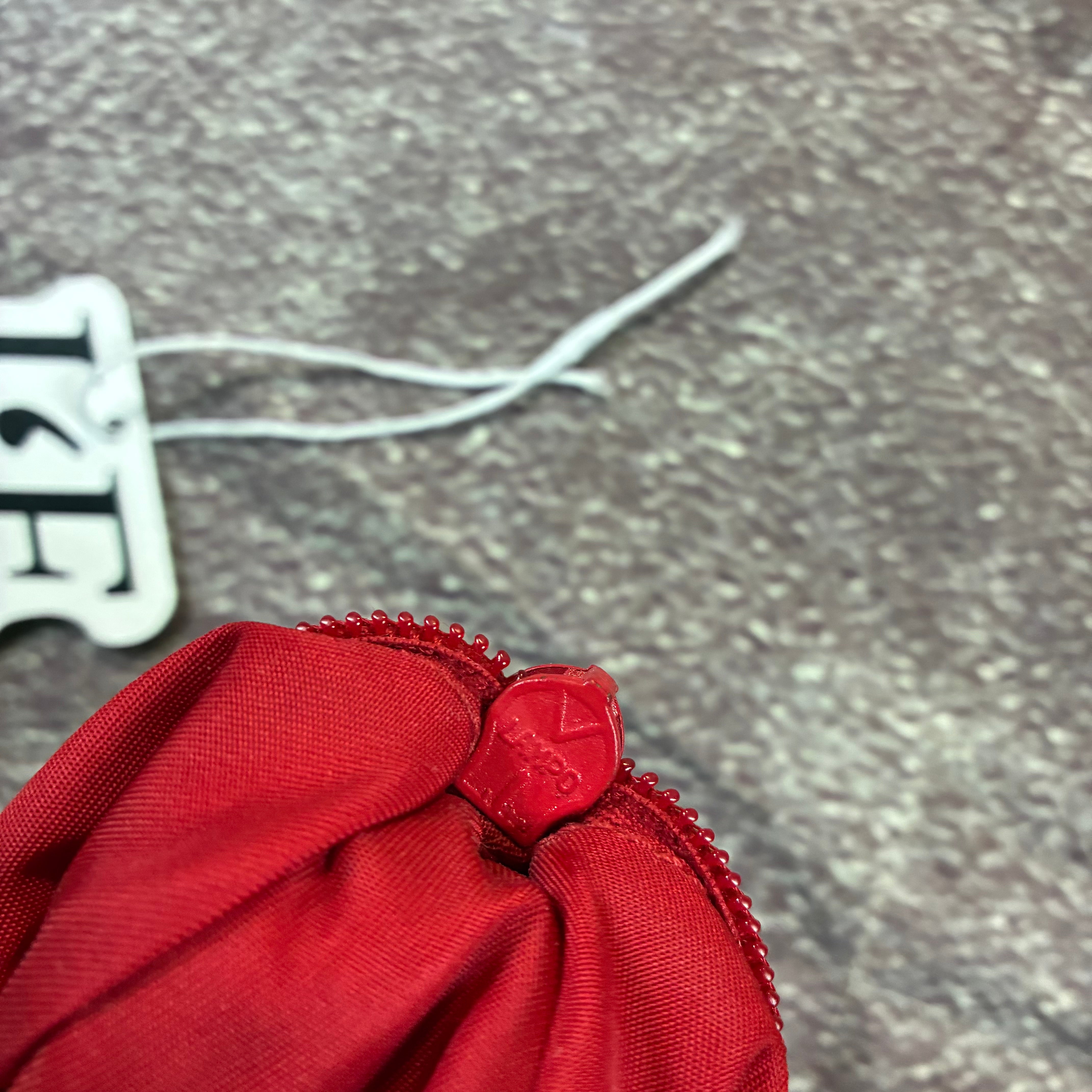 Prada Re-Edition 2000 Hobo Tessuto mini-bag