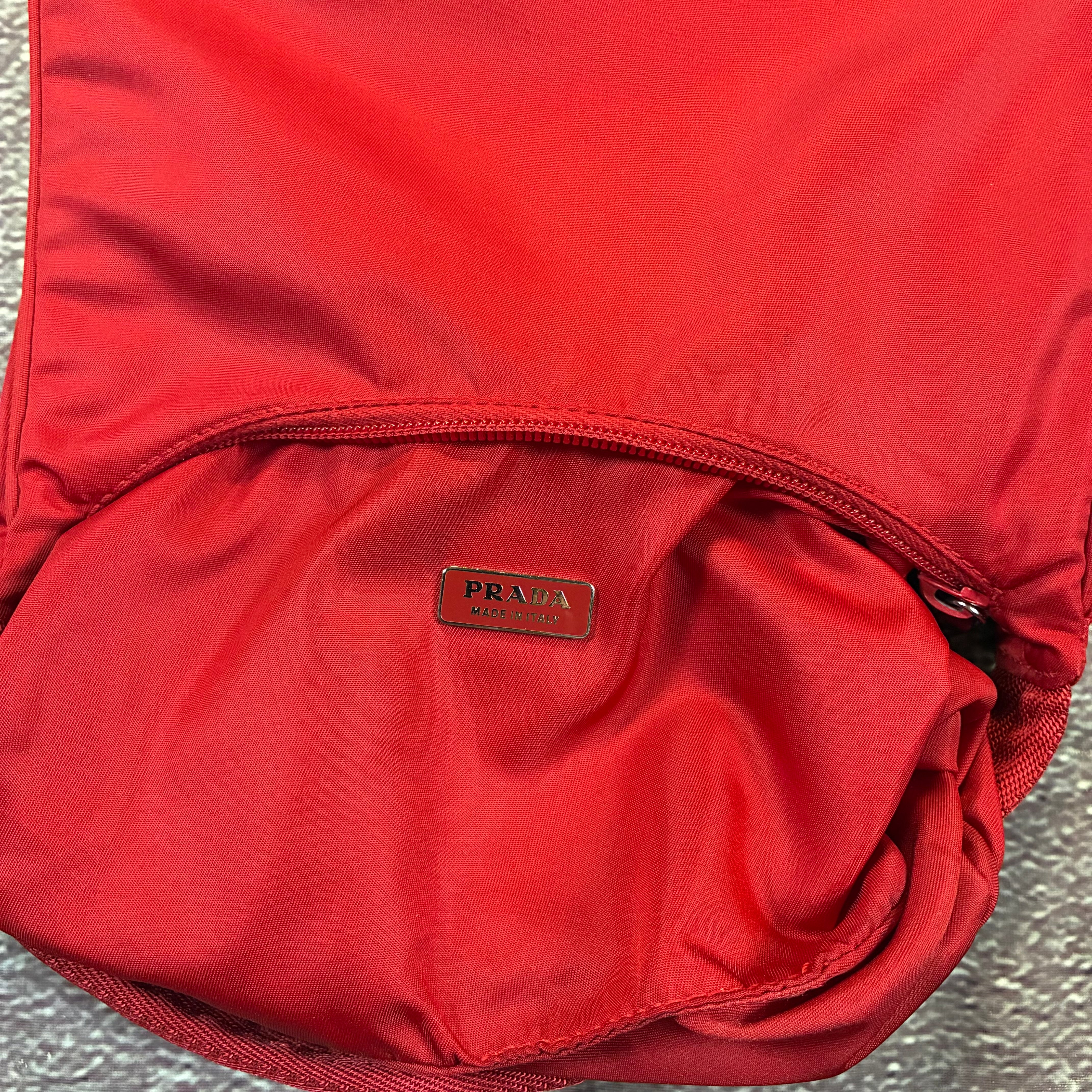 Prada Re-Edition 2000 Hobo Tessuto mini-bag