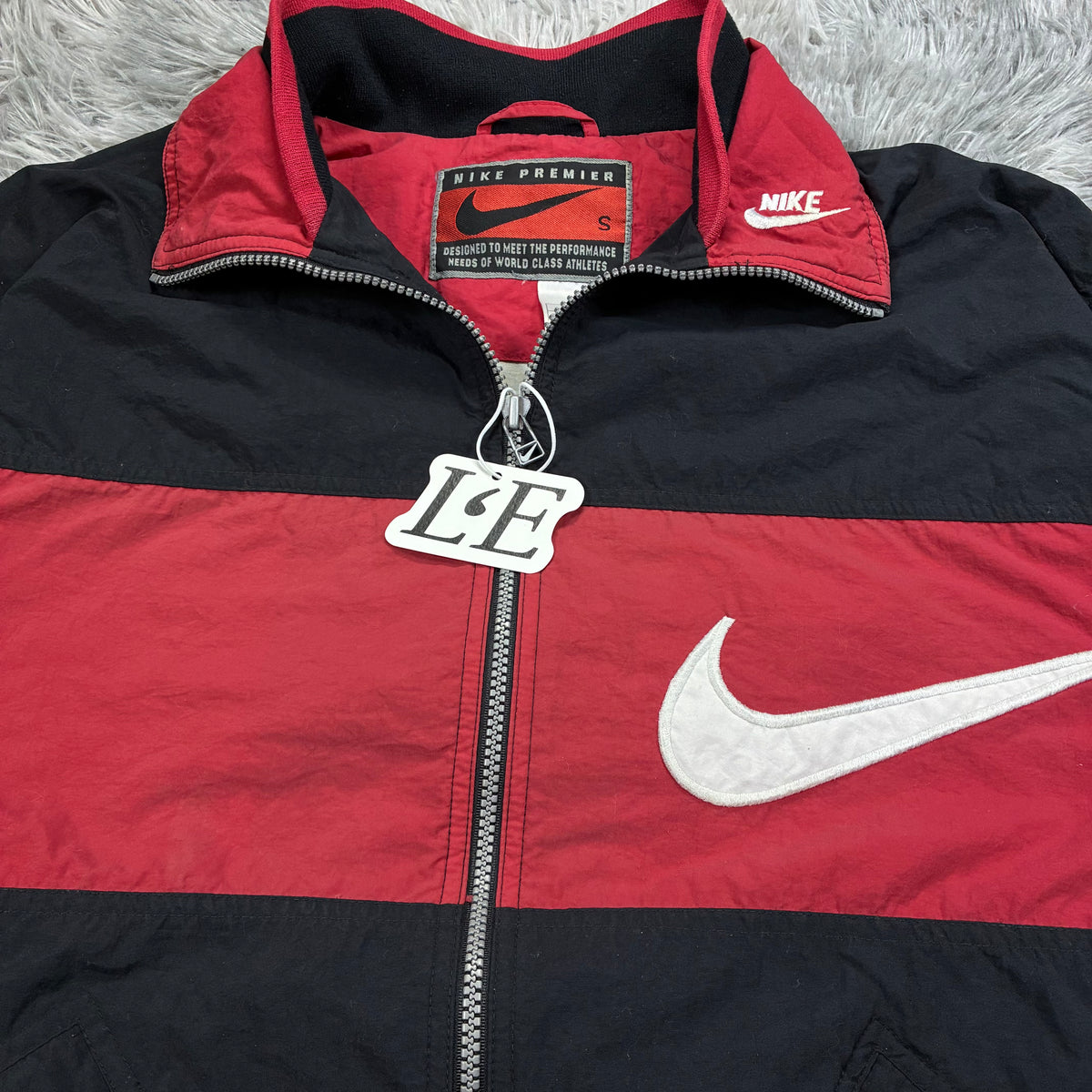 Vintage Nike 90s jacket size tag close-up