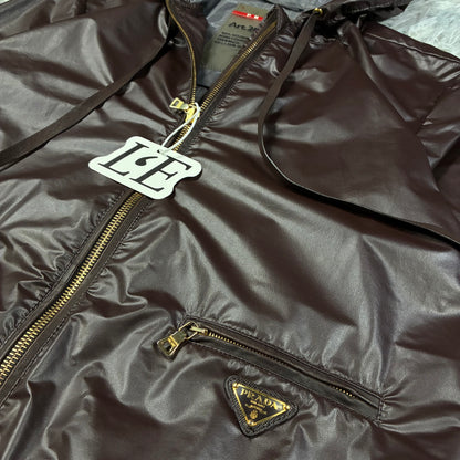 Damen Prada Re-Nylon Regenjacke mit durchgehendem Reißverschluss Größe M