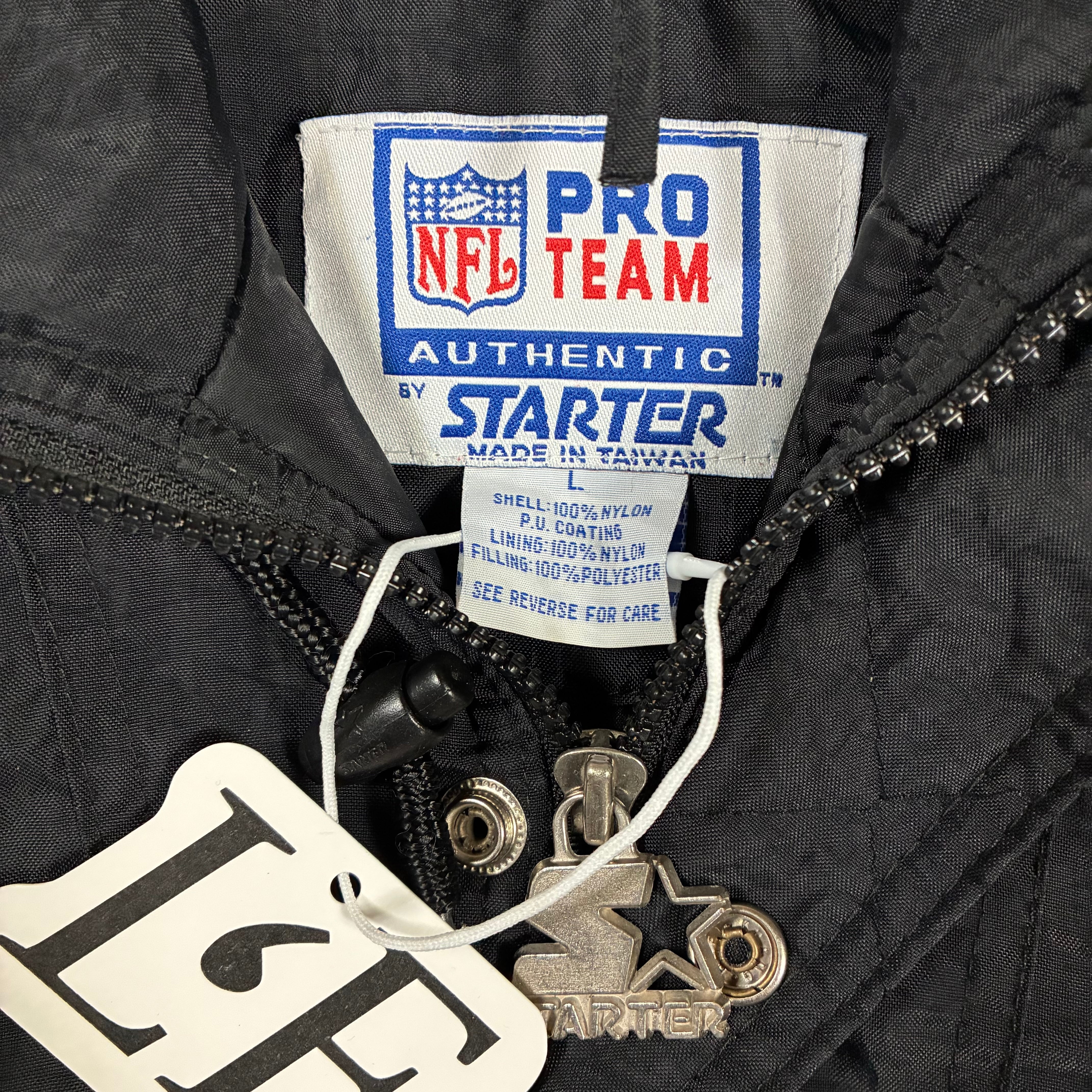 Vintage Women’s 1990s Oakland Raiders Starter NFL American Football Athletic Puffer Jacket Size L