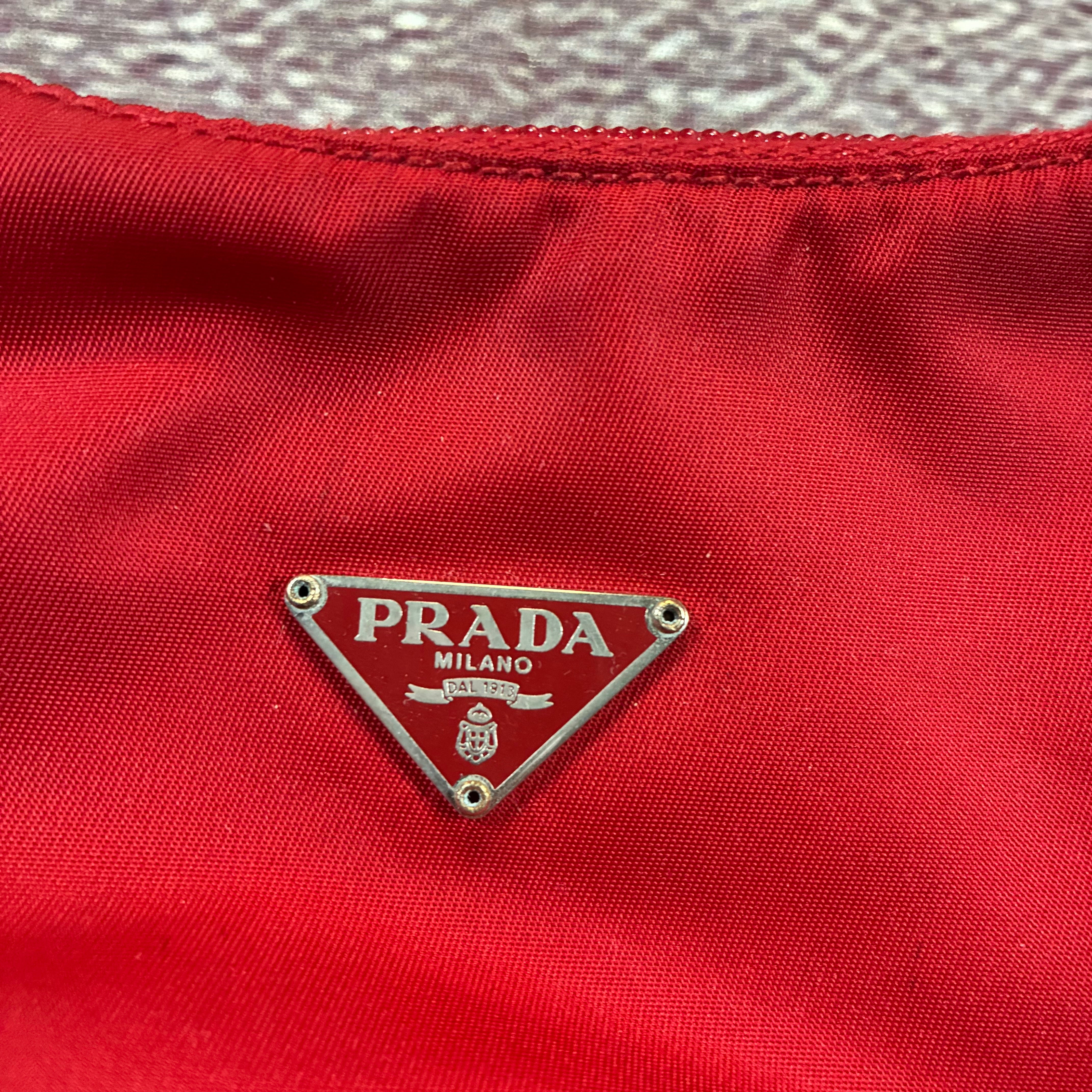 Prada Re-Edition 2000 Hobo Tessuto mini-bag