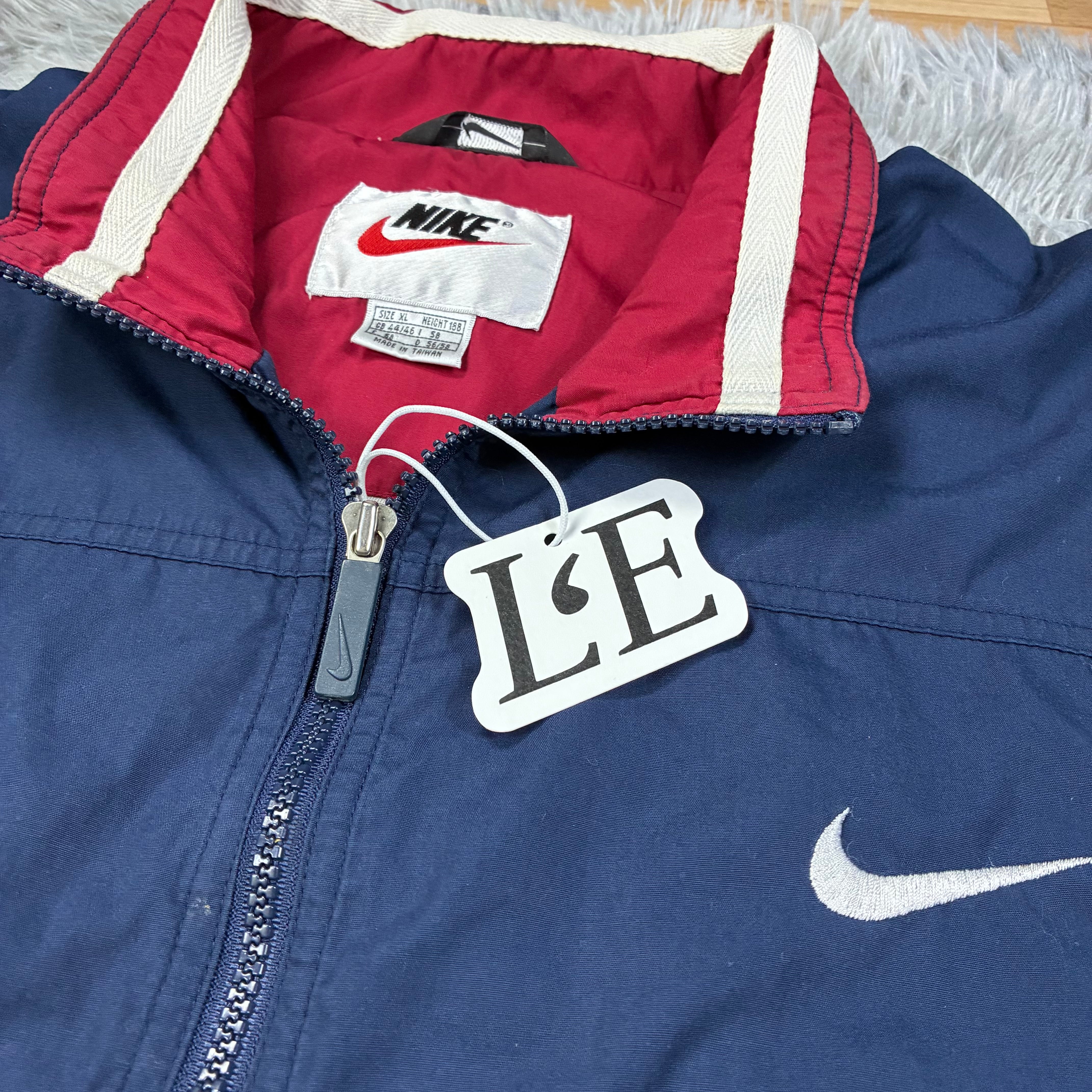 Nike Men’s Vintage 90s  Big Logo, Center Log Jacket  Size XL