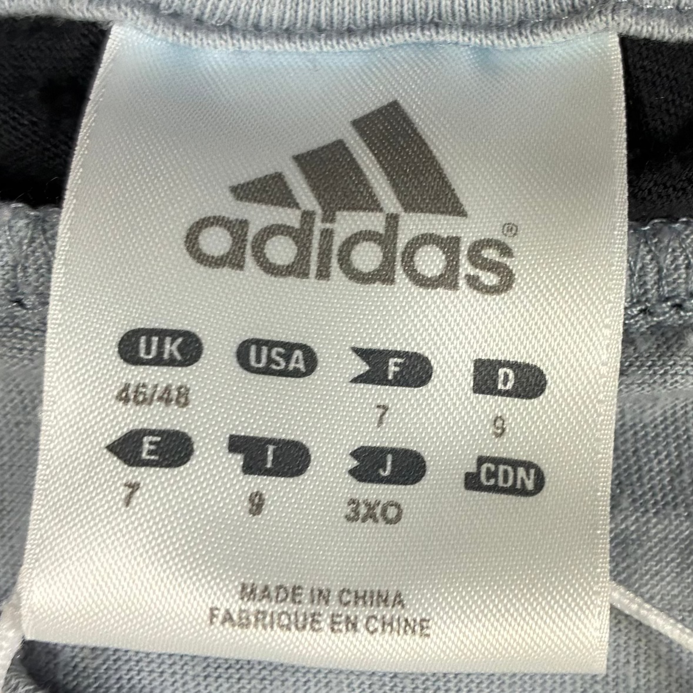 Adidas Vintage T-Shirt Size  M