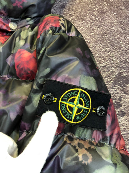 SI x Supreme puffer zipper detail