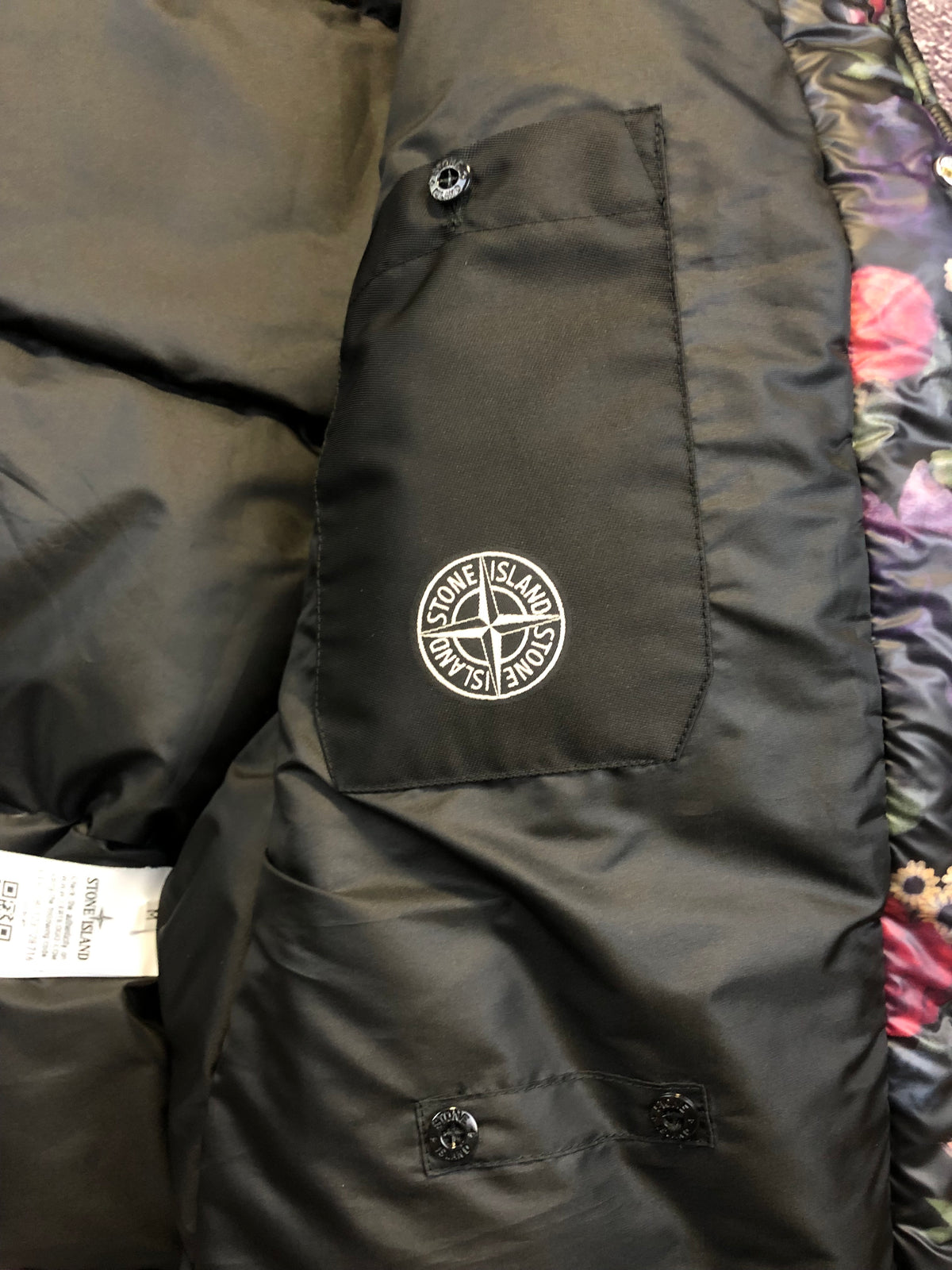 SI x Supreme puffer size tag