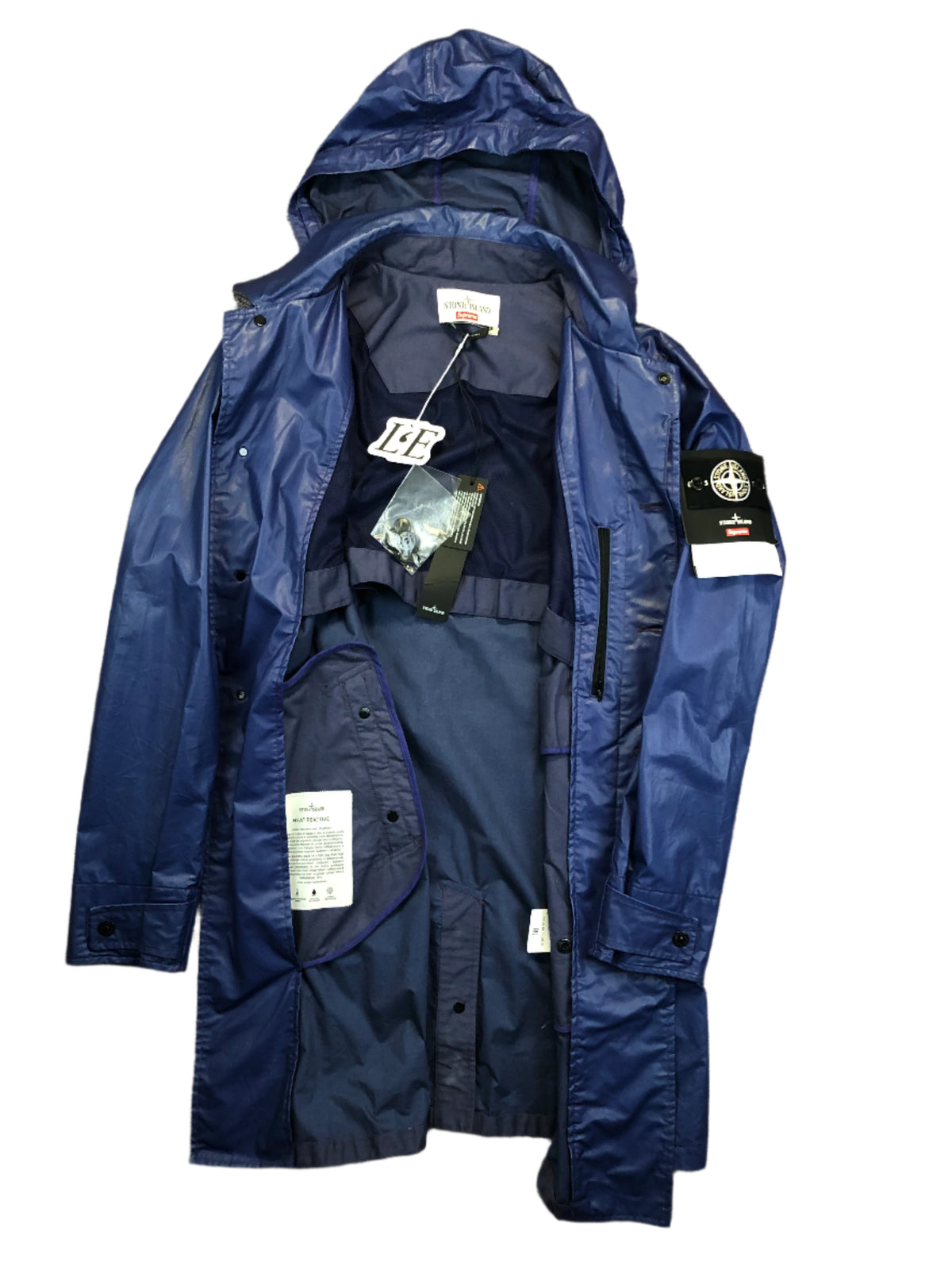 SI x Supreme compass rose badge detail