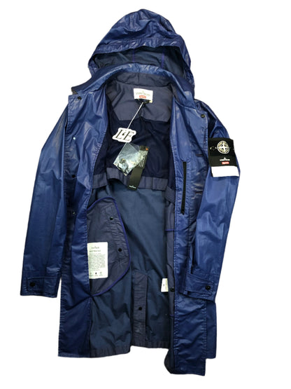 SI x Supreme compass rose badge detail