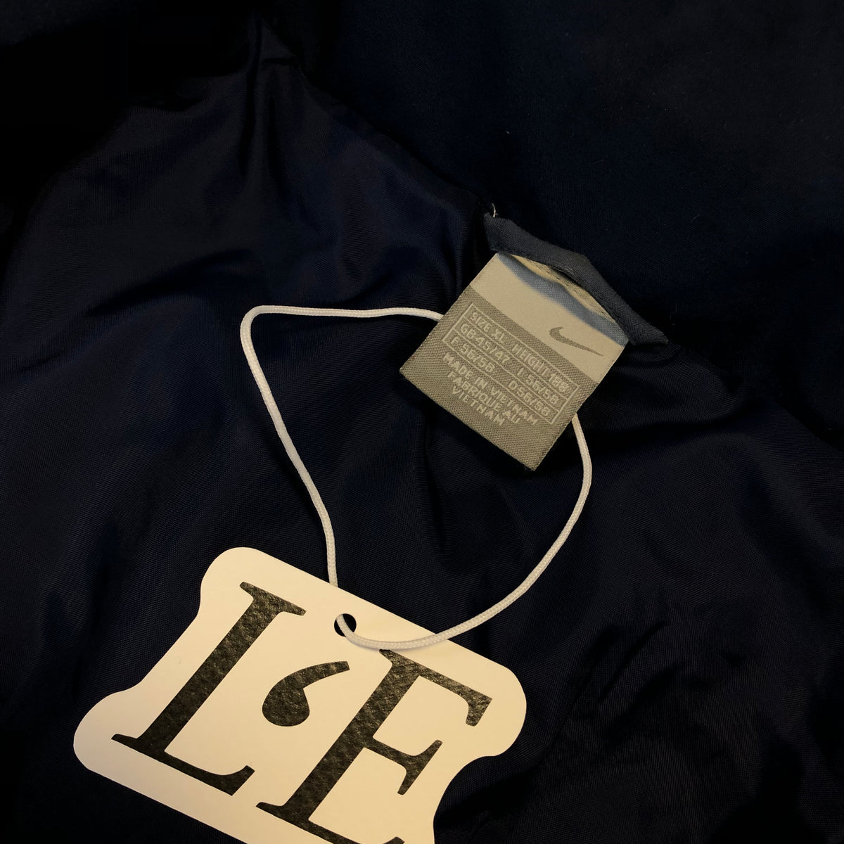 Vintage Nike puffer logo detail
