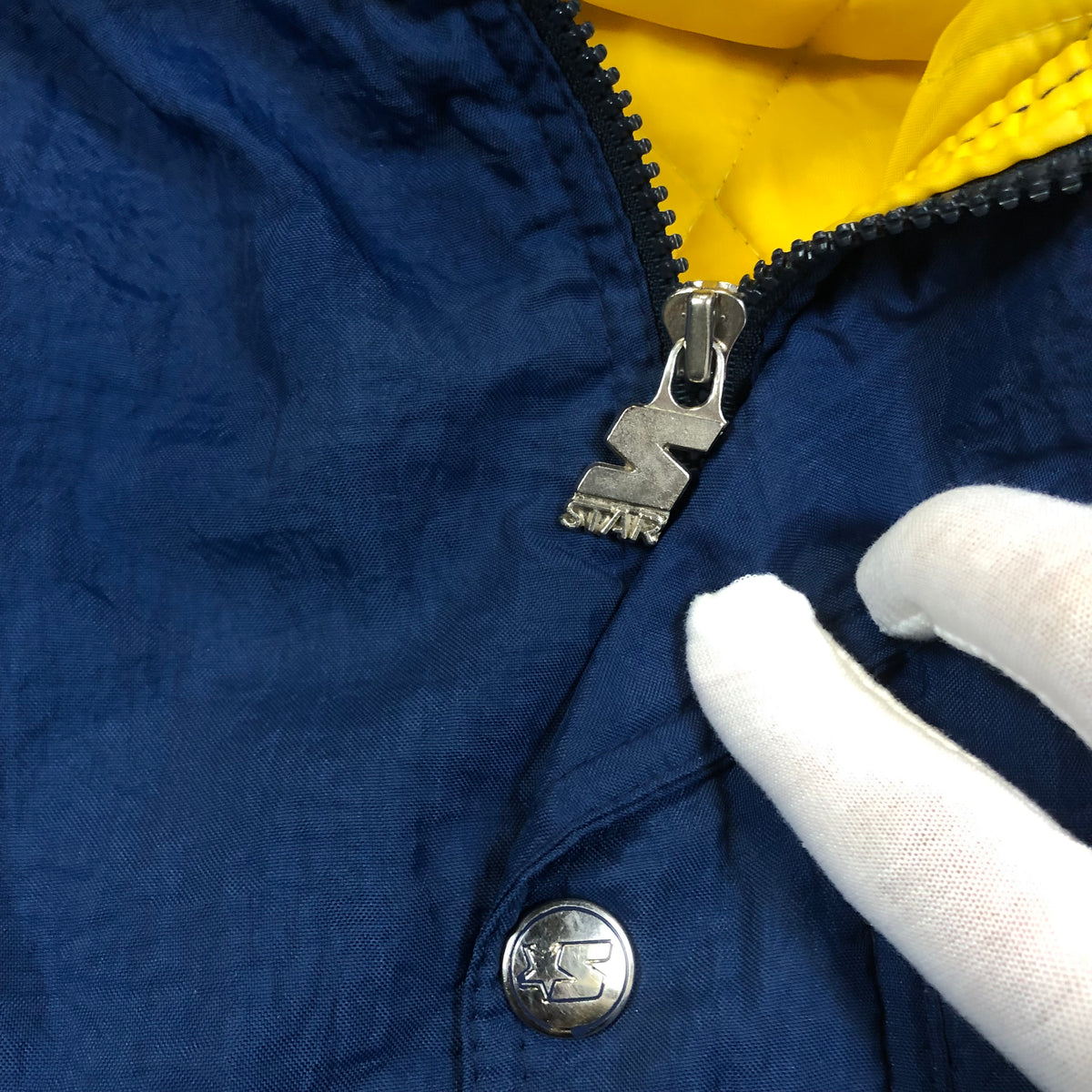 Starter Michigan jacket zipper detail